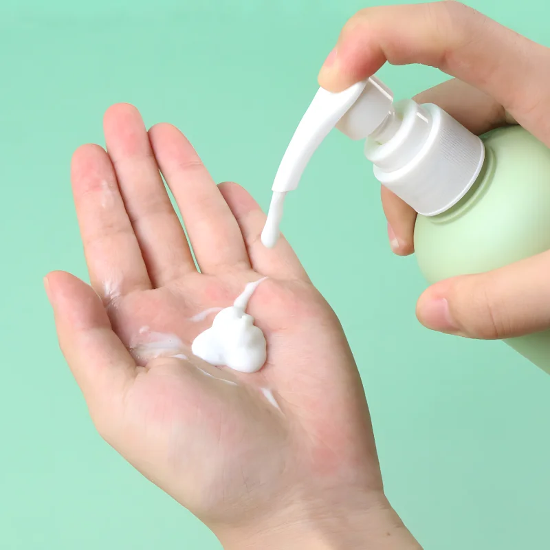 Luxury 280ml 400ml 500ml Frosted Matte Green Soft Touch Squeeze Hotel Shampoo Shower Gel Container HDPE Empty Plastic Bottle With Disc Cap